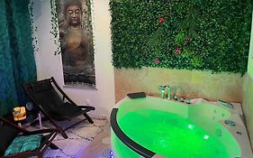 Maison Prestige Le Donjon Des Plaisirs Jacuzzi